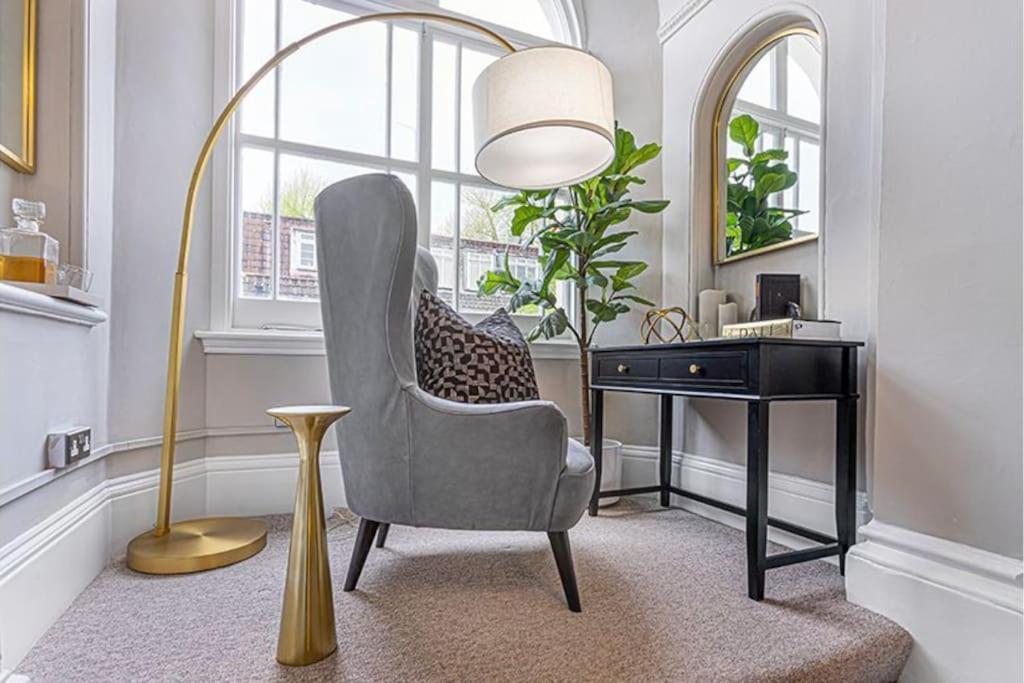 Stylish Hyde Park Home By Tube Stations With Elevator London Eksteriør billede